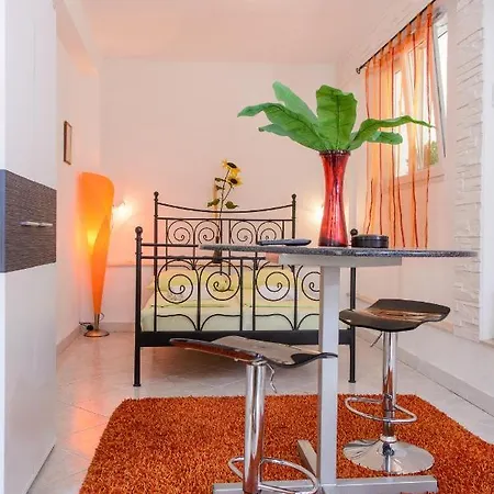 By The Sea - 13167 * Traù