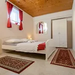 Apartment By The Sea - 13167